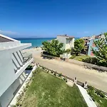 Vila Dahlia By The Sea Polychrono